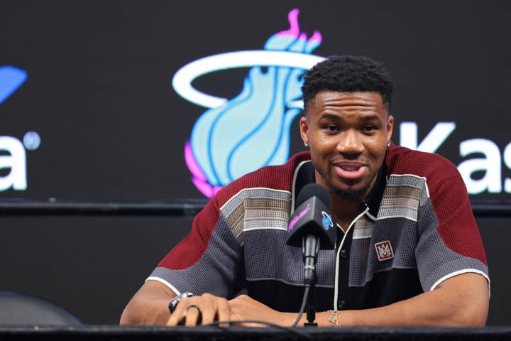 美记:字母哥稳居NBA前五 他上场就能打爆对手 美记:字母哥稳居NBA前五 他上场就能打爆对手